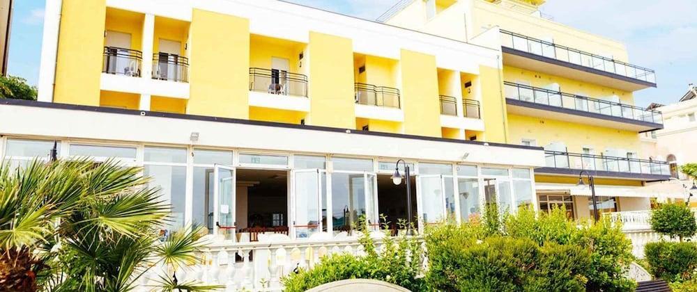 Hotel Royal Cattolica Kültér fotó