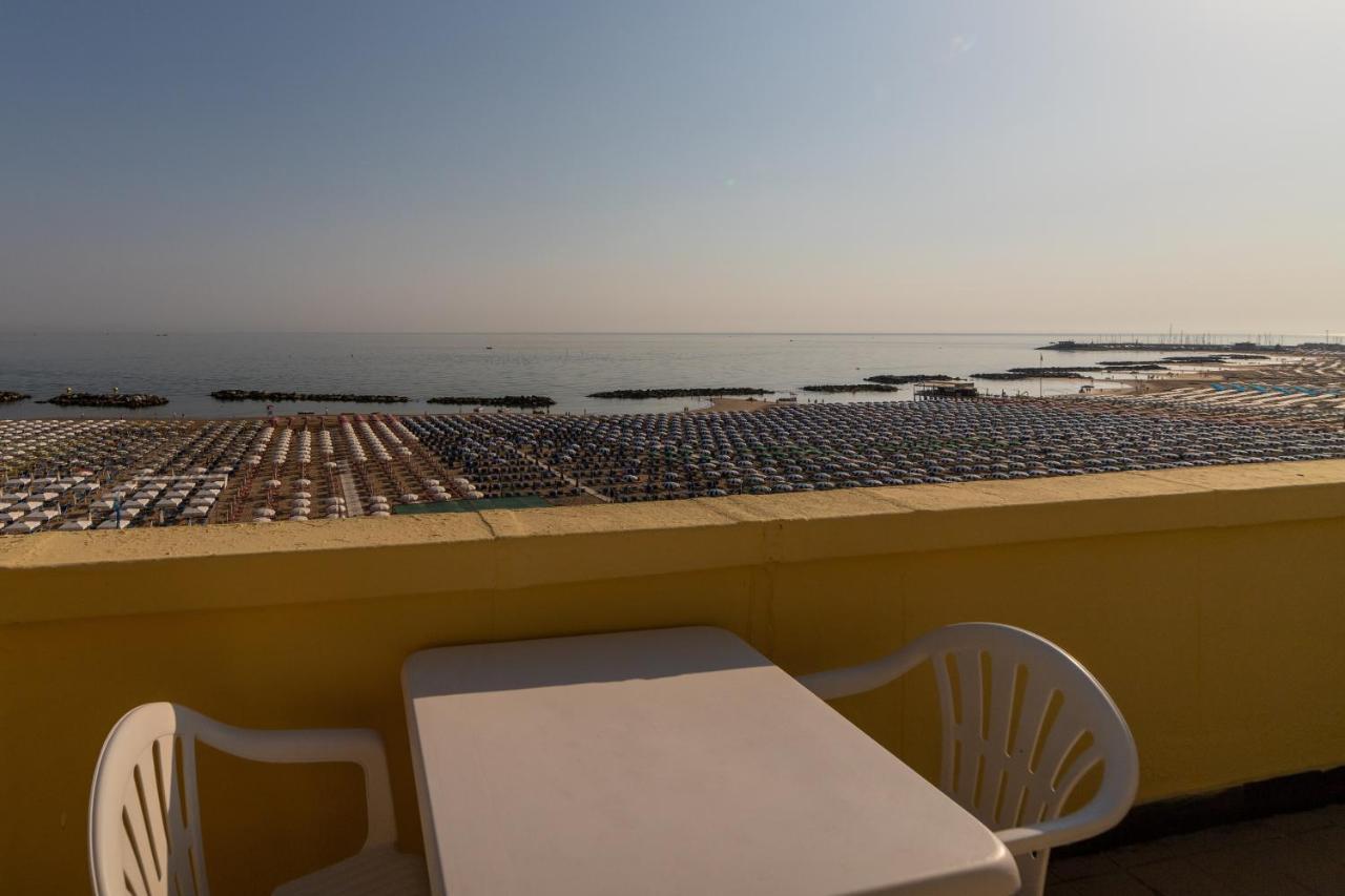Hotel Royal Cattolica Kültér fotó